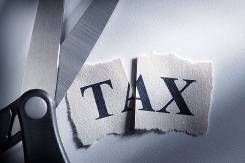 Trump pushes payroll tax cut, assistance for hourly workers in economic response